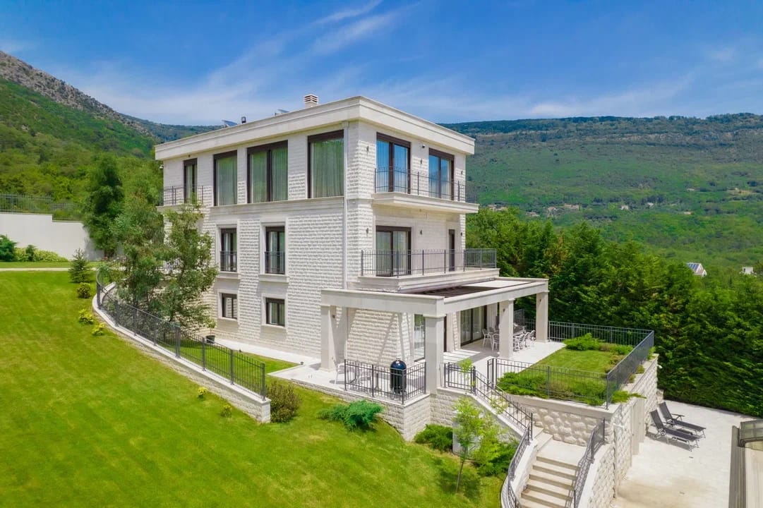 Image of Villa - 6 Bedrooms - 2 Bathrooms for Sale in Tivat-Mrcevac-Montenegro, Image 4